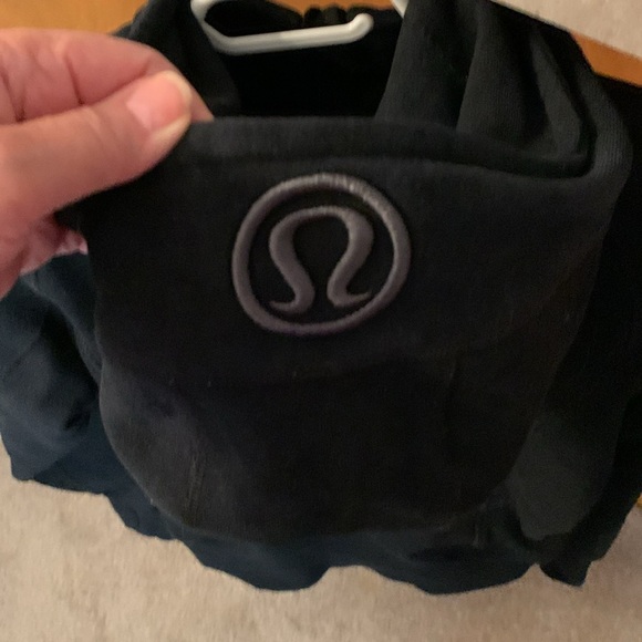 Lulu lemon black hoodie. Size 10. Pristine - Picture 3 of 8